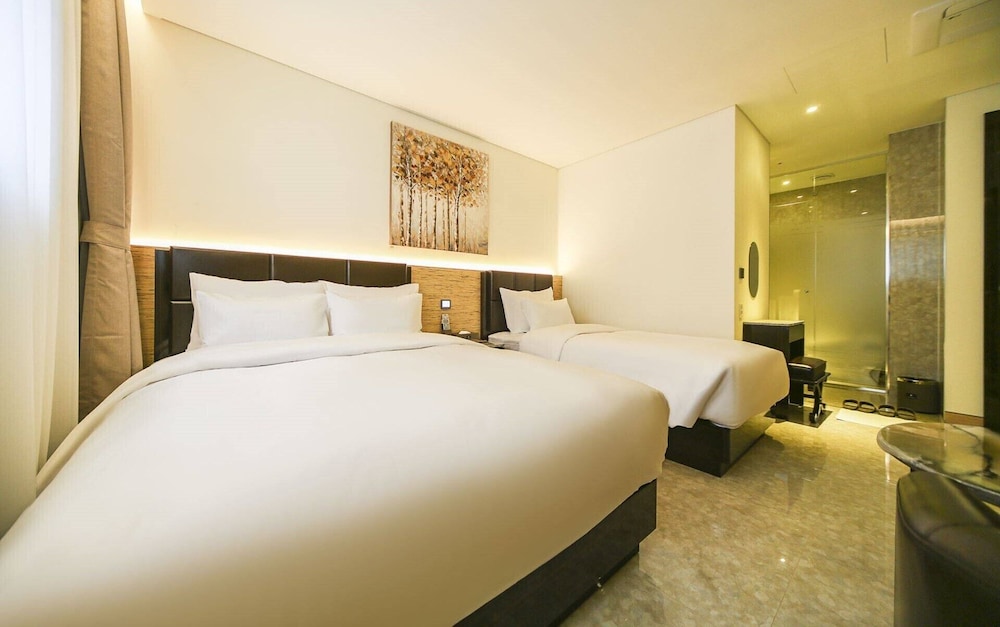 Galmea First Hotel 12/50