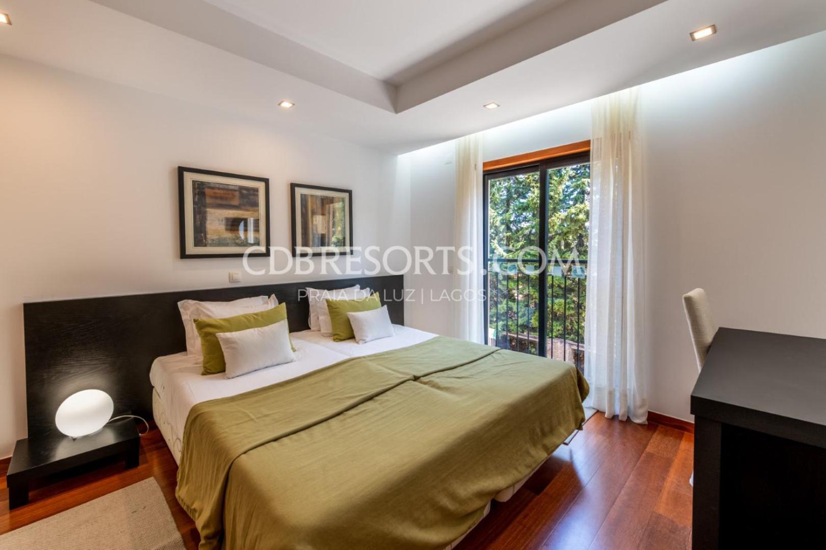 2 BEDROOMS, APARTMENT, POOL SIDE