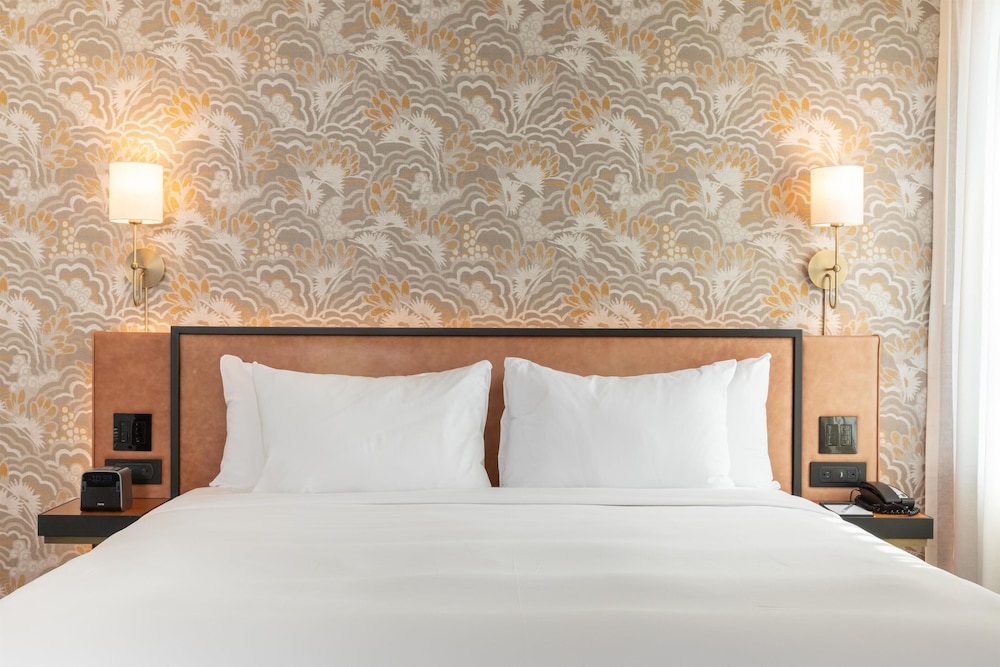 Deluxe, King Bed