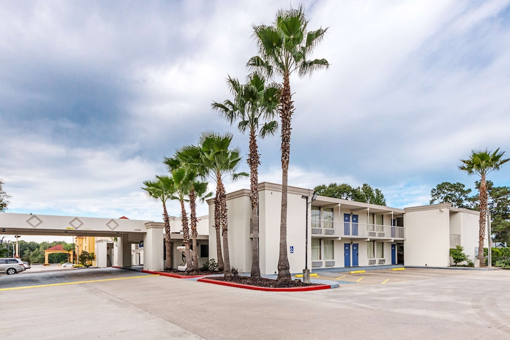 Motel6 Cleveland, TX 32/44