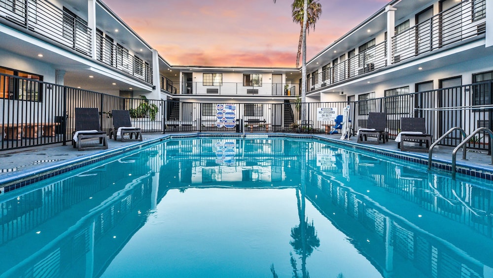 Sunset West Hotel 5/31