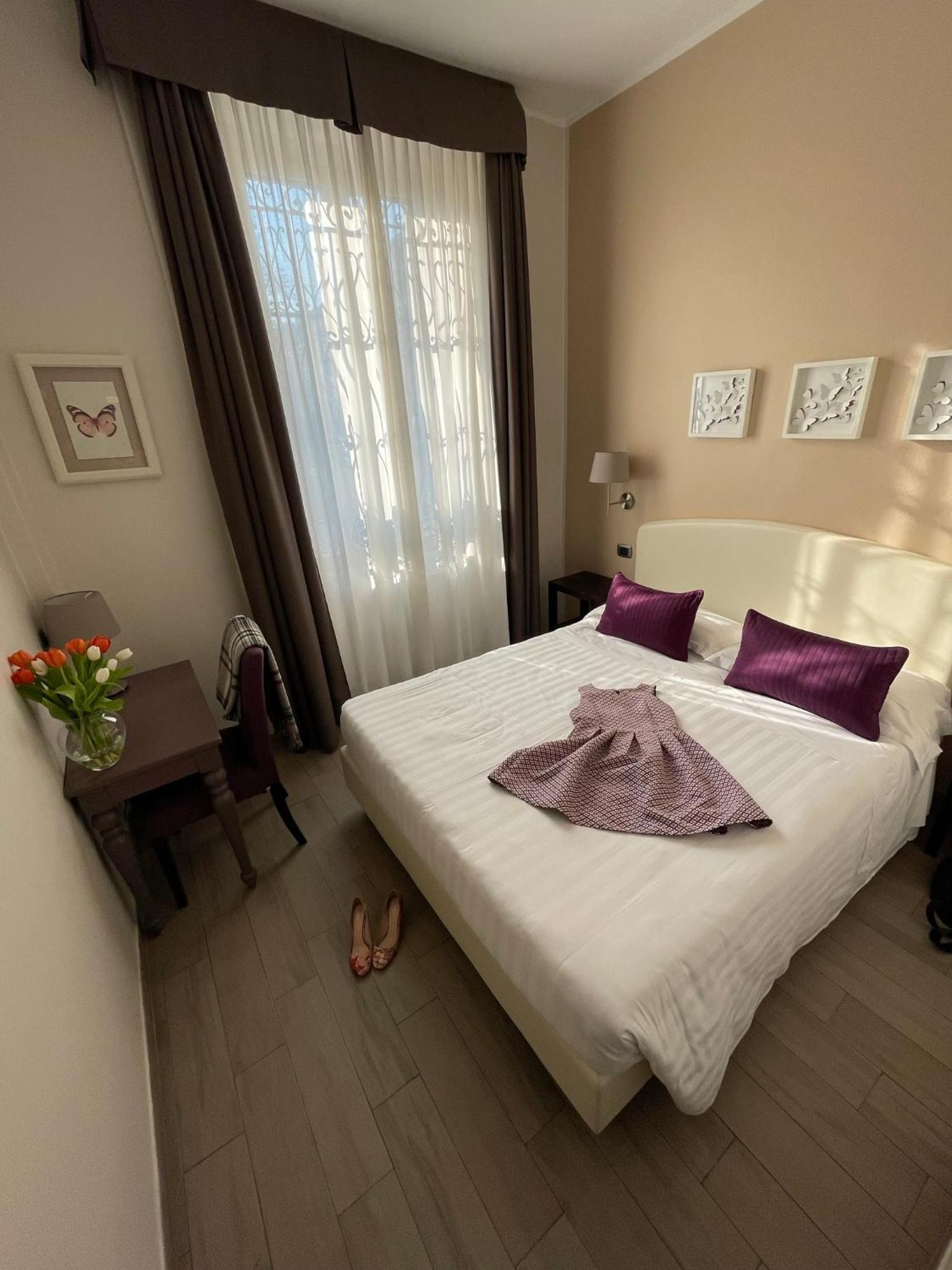 ROOM, SINGLE, DOUBLE BED