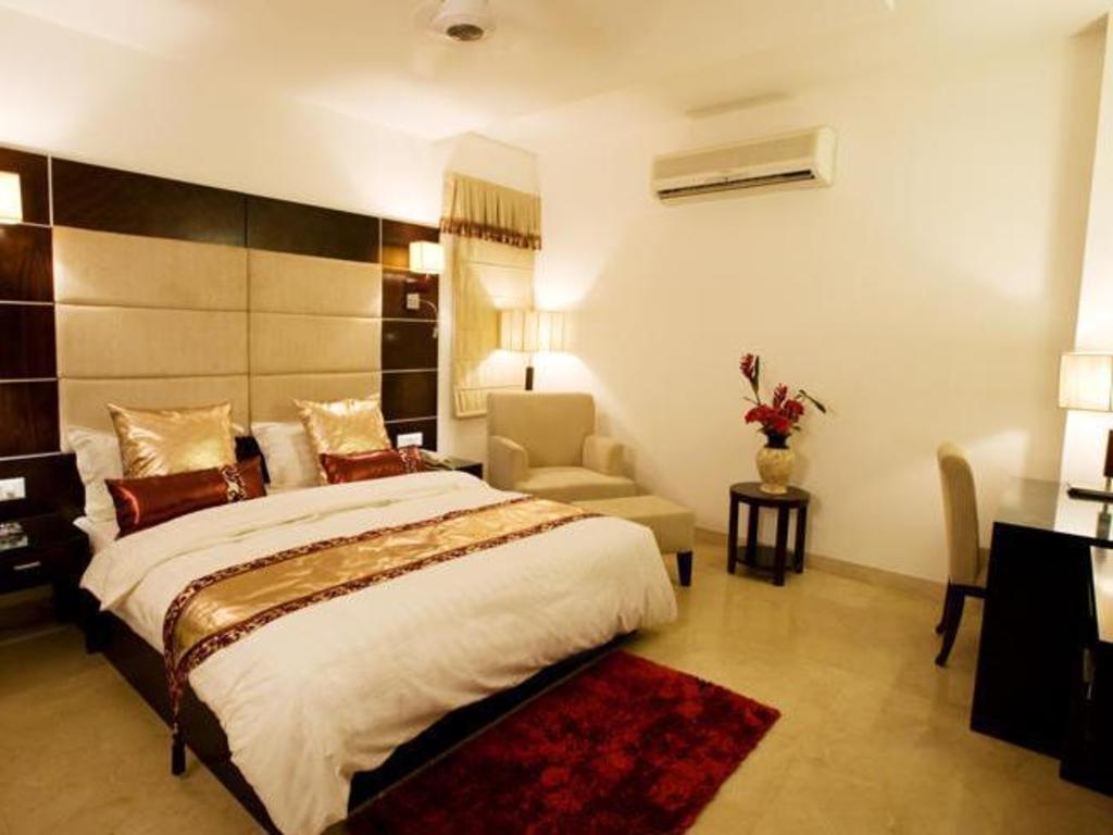 HOTEL EDDISON 2/13