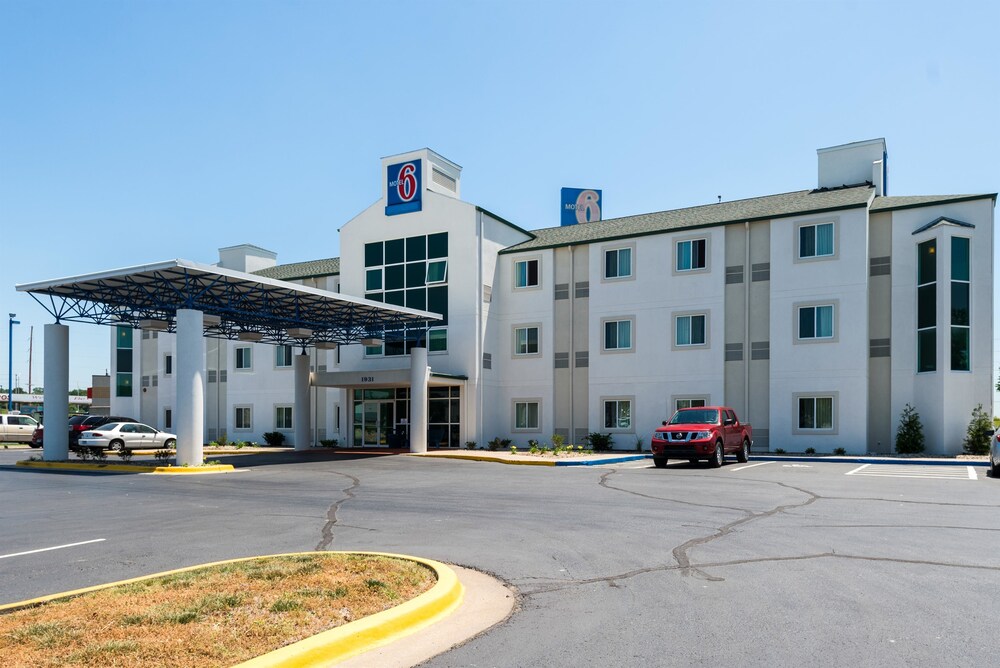 Motel6 Junction City, KS 42/47