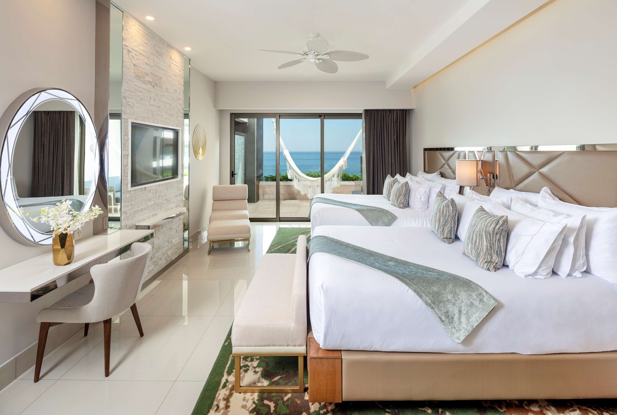 2 BEDROOMS, SUITE, 1 KING AND 2 QUEEN BEDS, OCEAN VIEW
