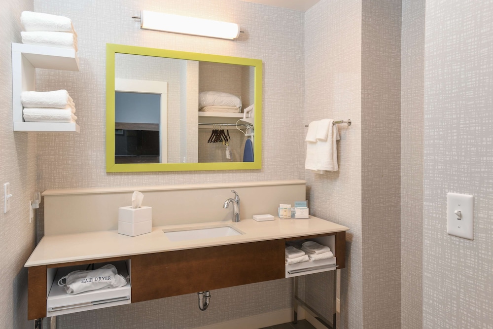 Hampton Inn and Suites Cincinnati Liberty Township 26/49