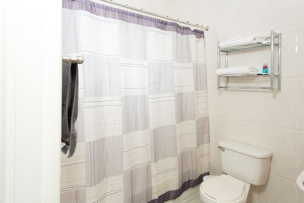 New Kingston Guest Apt At Fairway 20/24