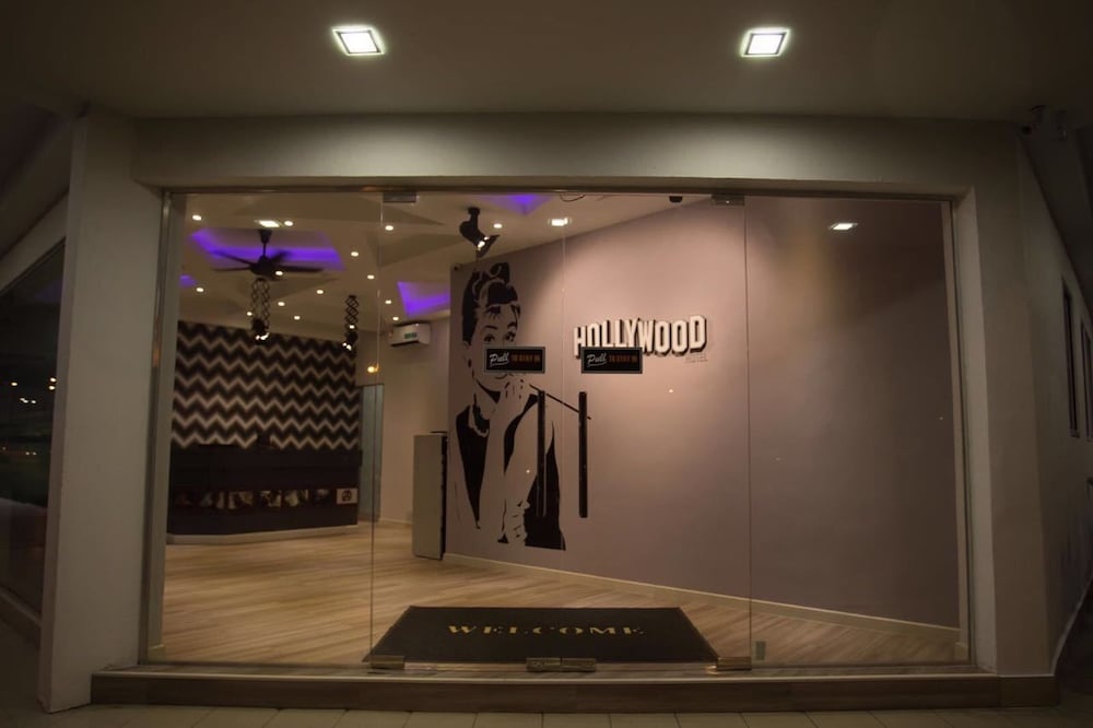 Hollywood Hotel 7/34