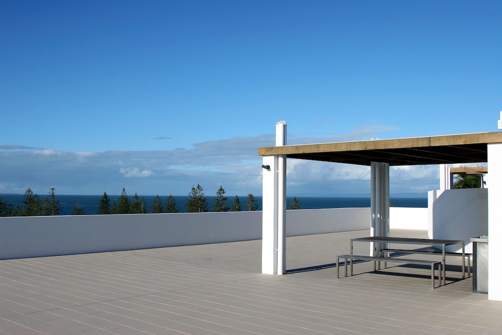 SCARBOROUGH BEACH RESORT 70/72