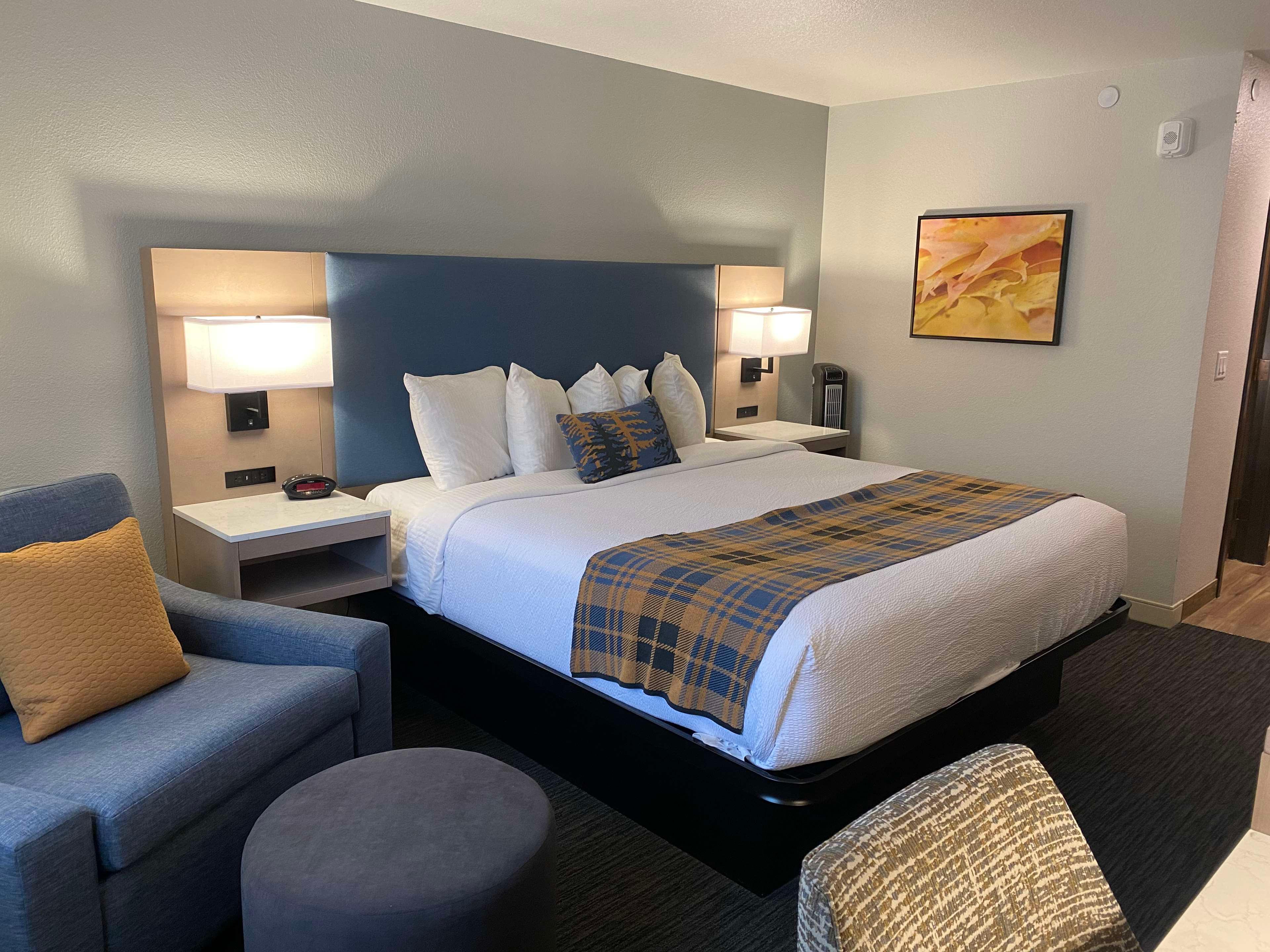 Room, King Bed, Best Western Lake Lucille Inn 3/4