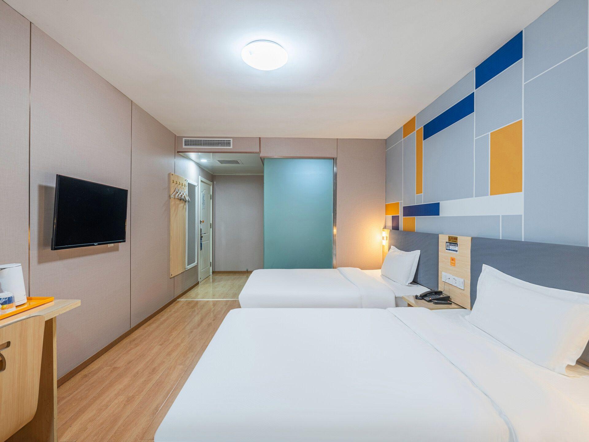 7 Days Inn (Beijing Tiananmen Square) 34/57