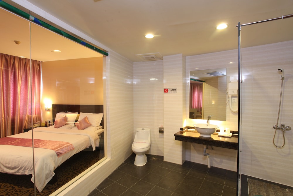Xinhua Hotel 37/63