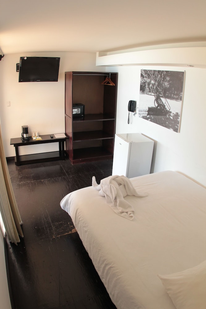 El Faro Beach Hotel 14/65