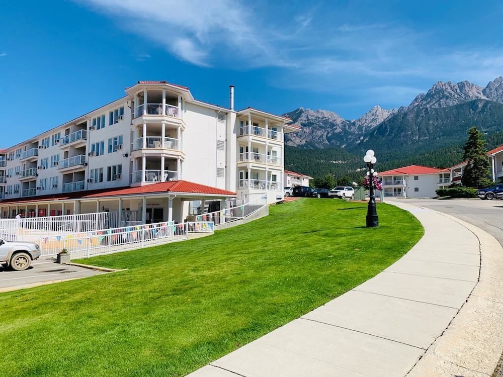 Mountain View Suites at Fairmont Hot Springs 1/63