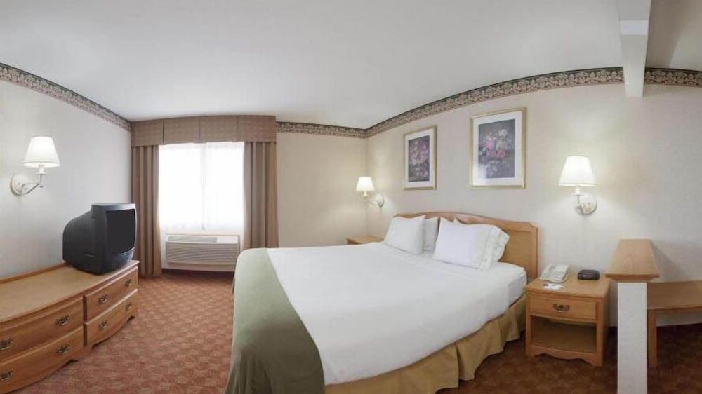 Holiday Inn Express Hotel Suites Wauseon 15/43
