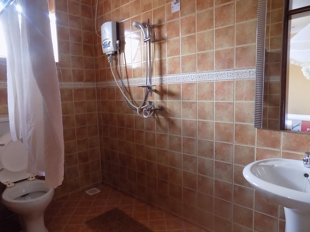 Olina Hotel And Apartments 34/38