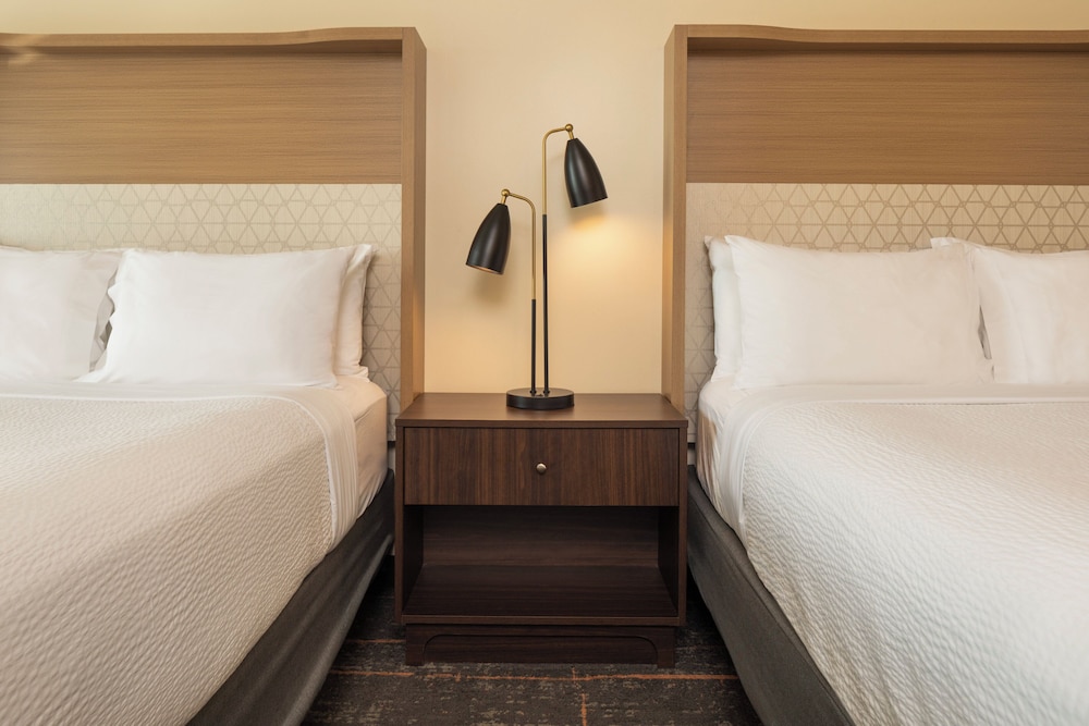 Holiday Inn Hotel Suites Maple Grove Nw Mpls Arbor Lks 31/76
