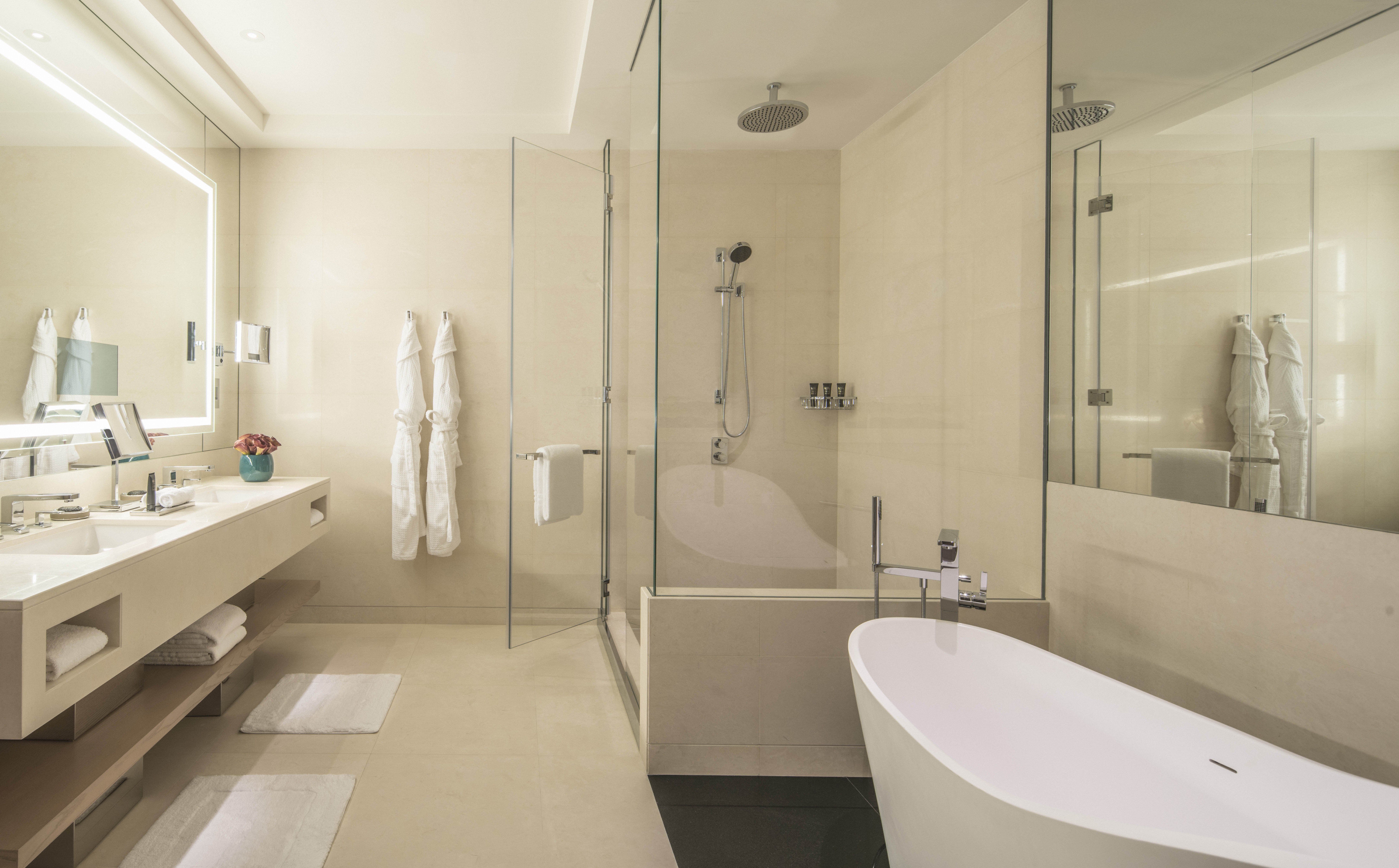 Four Seasons Hotel Dubai International Financial Centre 83/86
