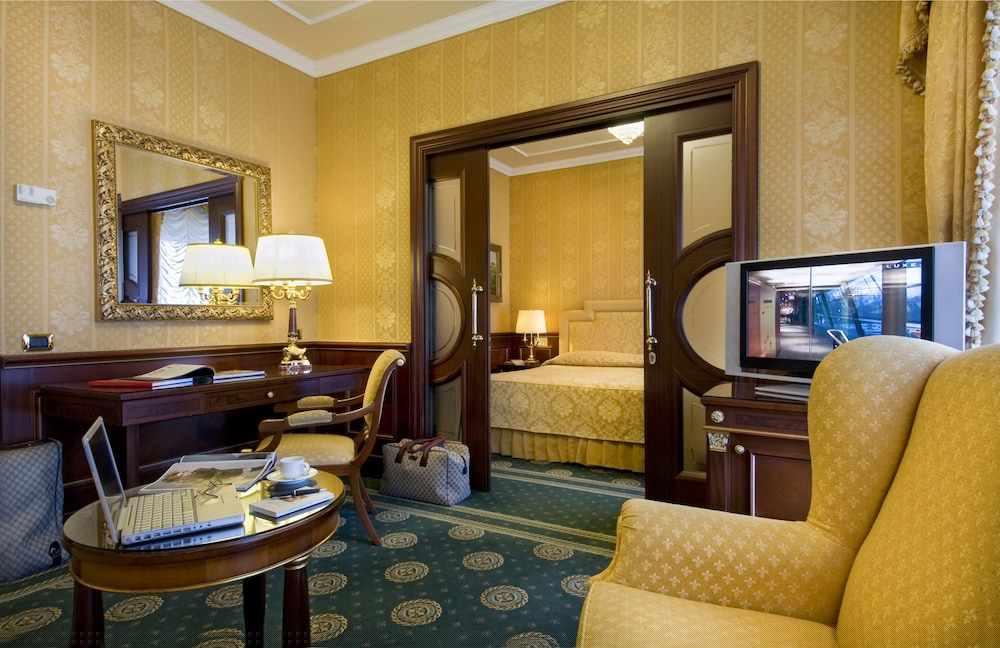 Grand Hotel Bristol 29/33