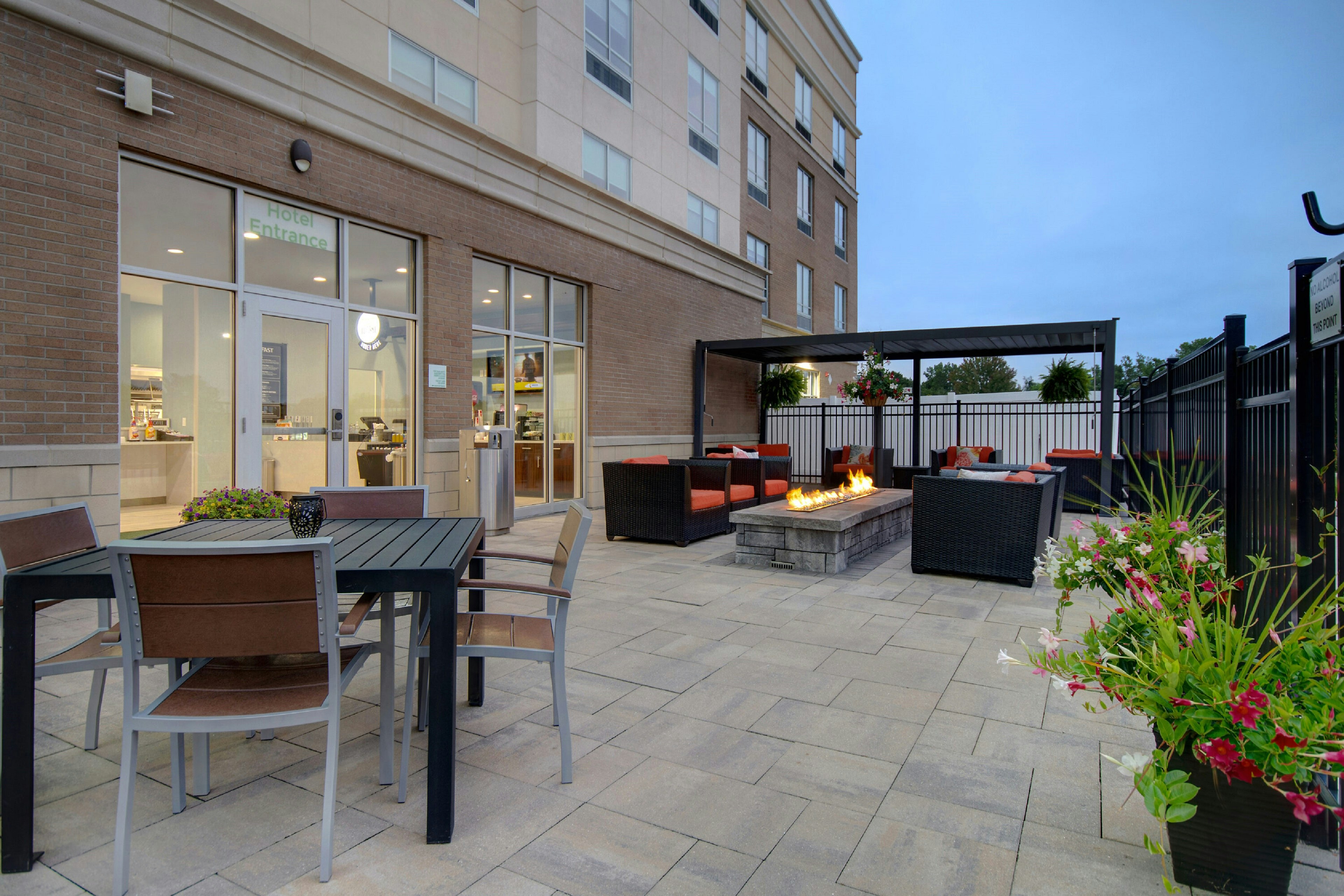 Holiday Inn Grand Rapids North 41/71