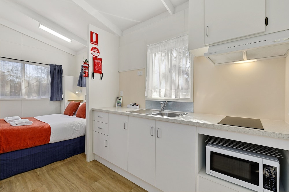 Budget, Studio, Cabin, 1 Double and 2 Bunk Beds, 4 Bathrooms