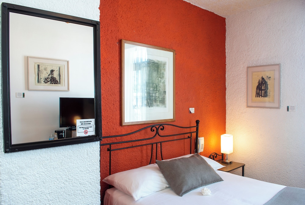 Portico Cultural Hotel 12/63