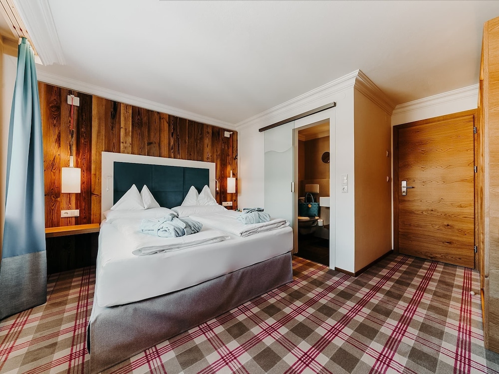 Basic, Double Bed, Mountain View