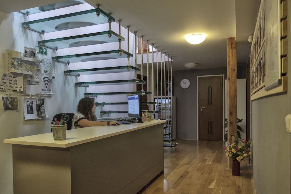 Hostel One Miru 56/64