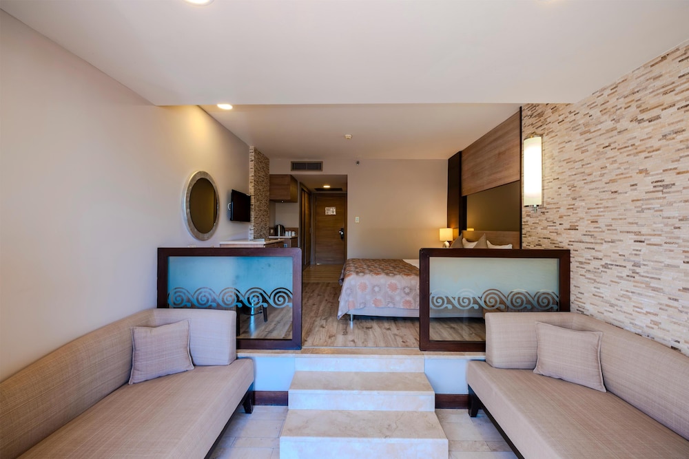 Melas Holiday Village 50/71