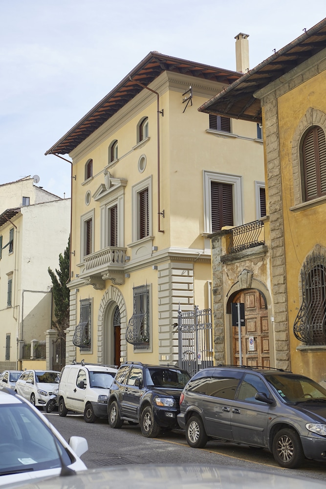 Messori Suites 64/68