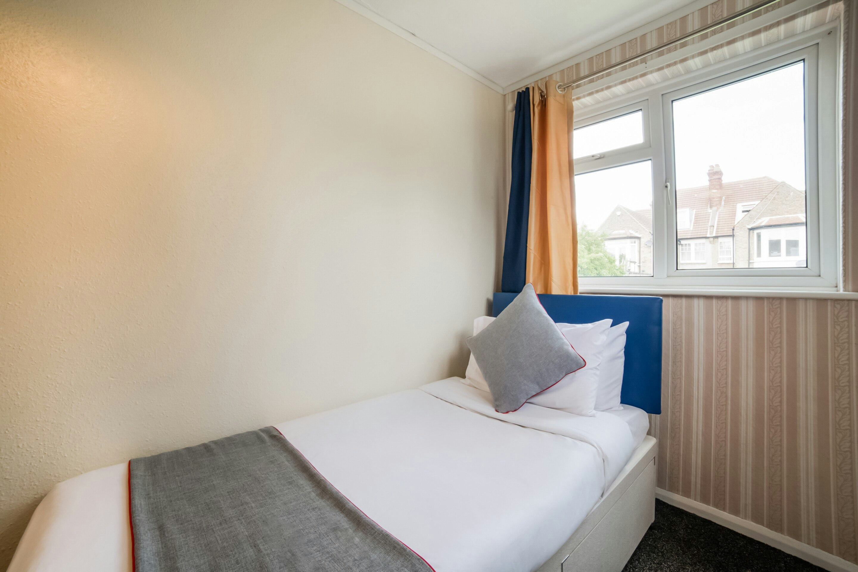 Devine Beach Hotel, Westcliff Southend-On-Sea 34/50