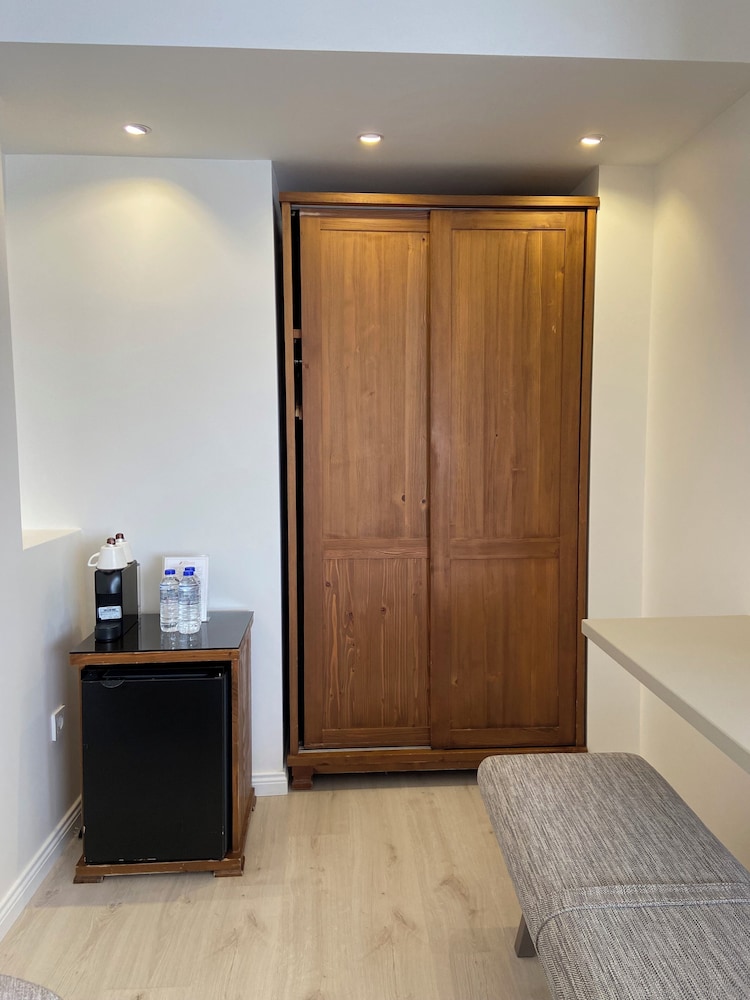 8 Rooms Boutique Hotel 7/50