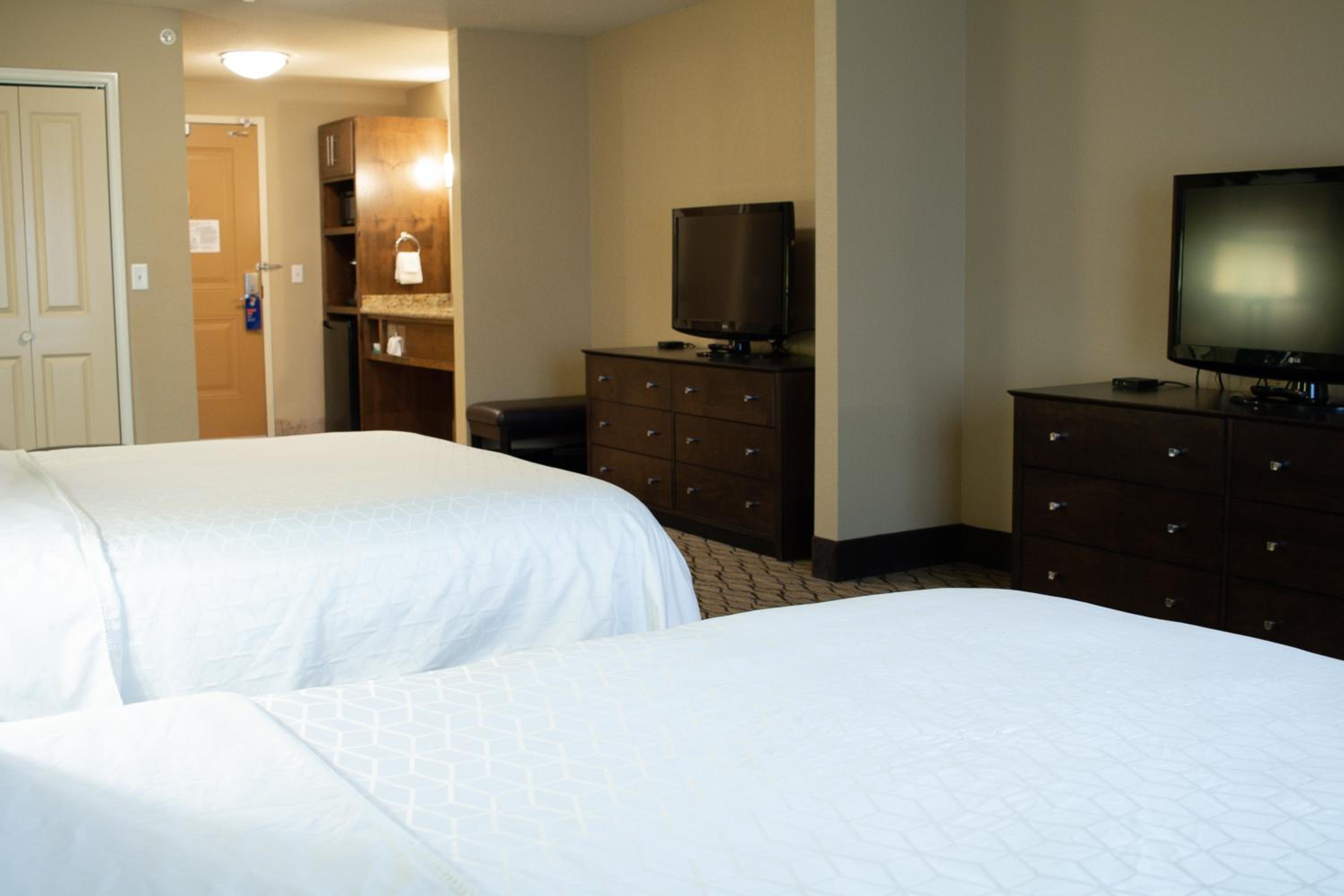 جناح بسريرين كوين مع أريكة، Holiday Inn Express And Suites Williston 3/8