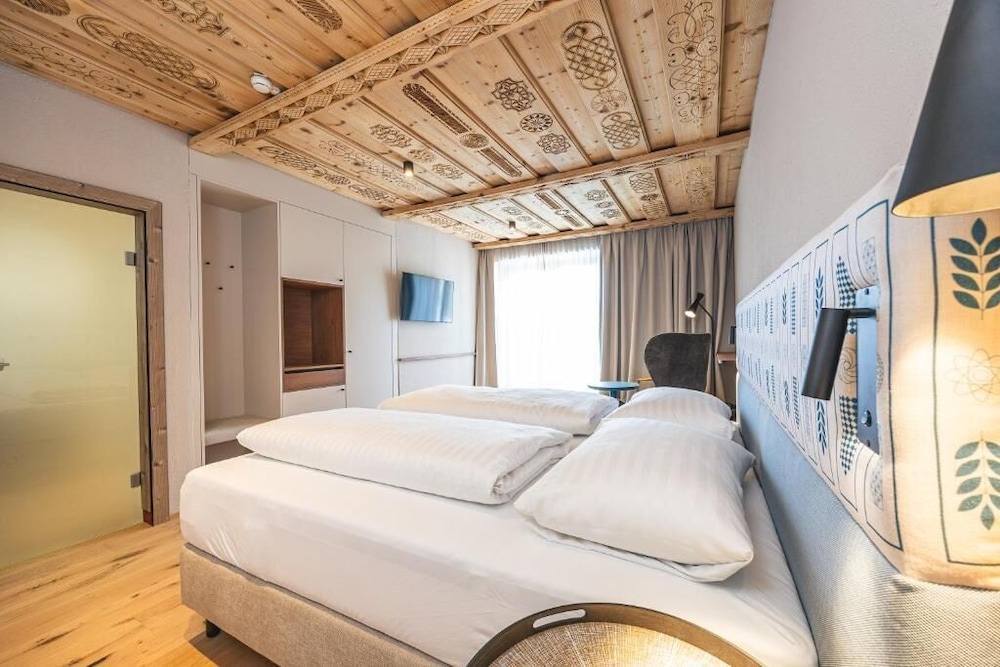 Neue Post Hotel 16/50