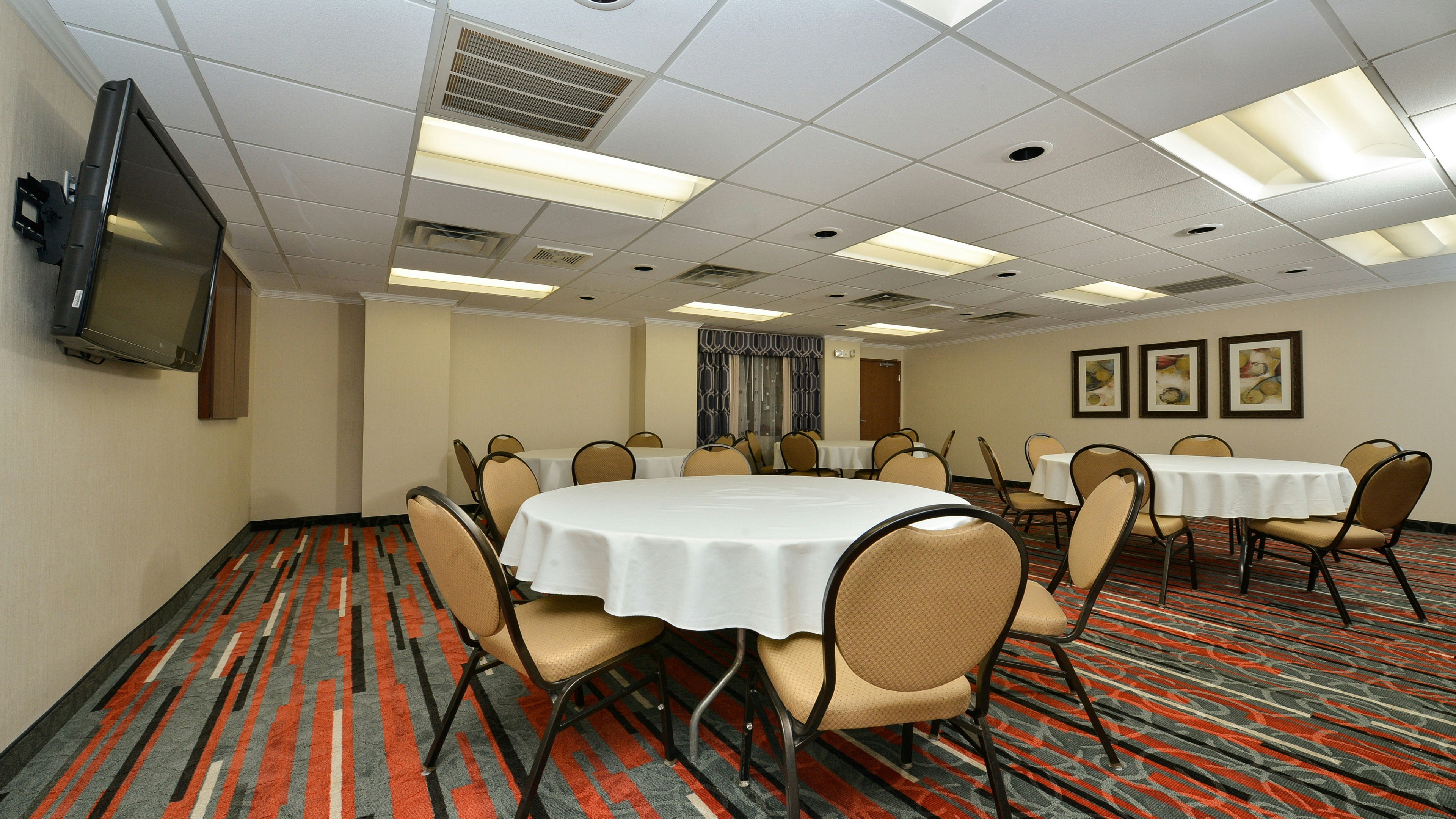 Holiday Inn Express Boston-Milford 11/32