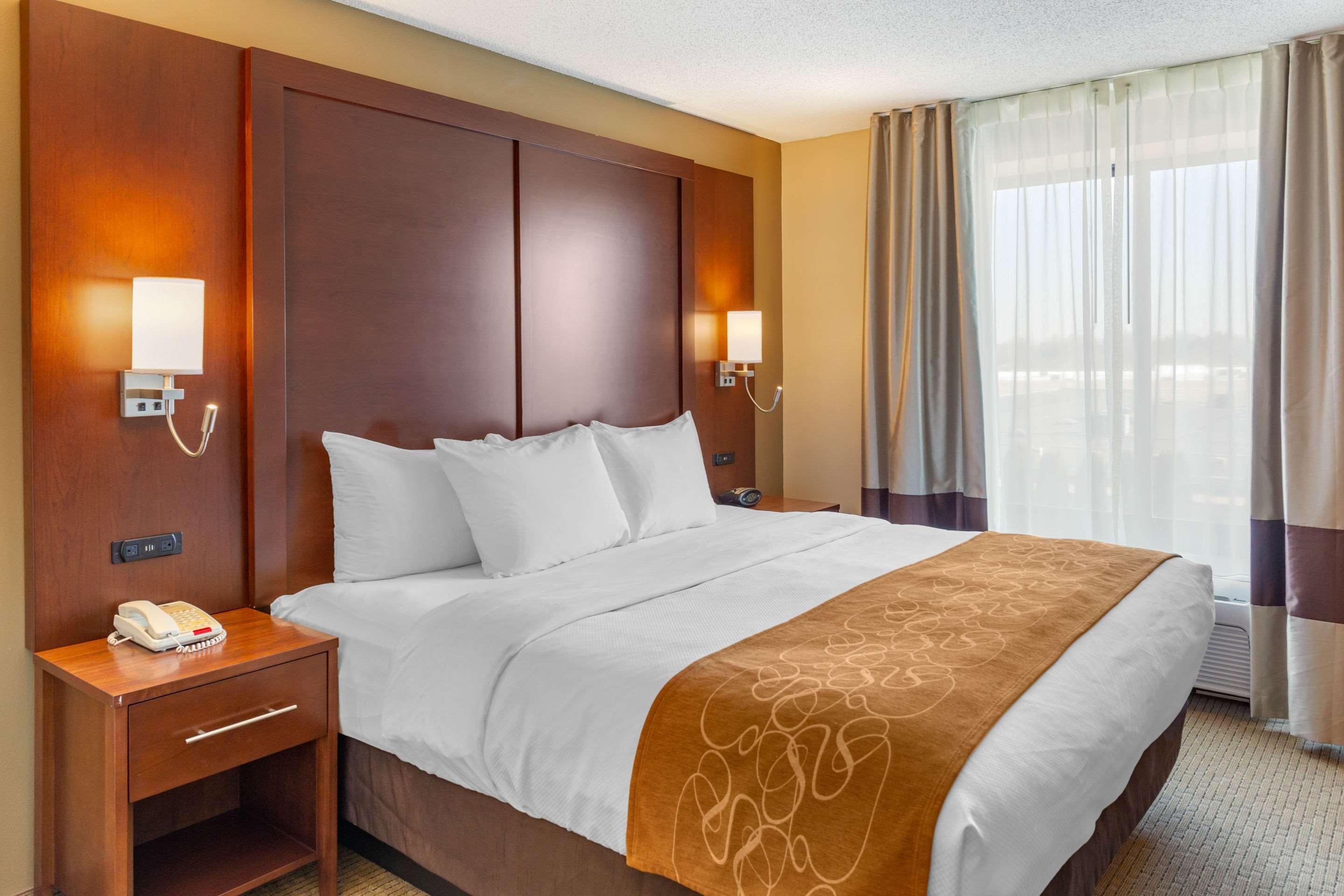 ROOM, KING BED, ACCESSIBLE