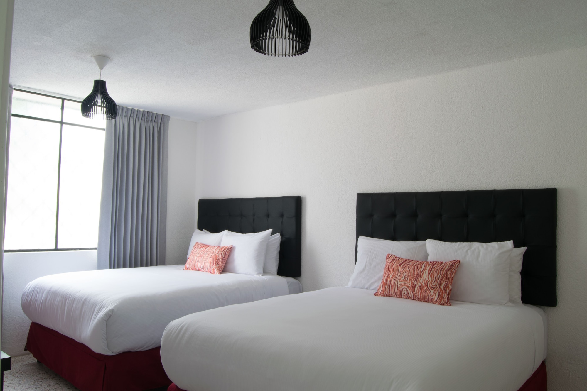 STANDARD, 2 DOUBLE BEDS