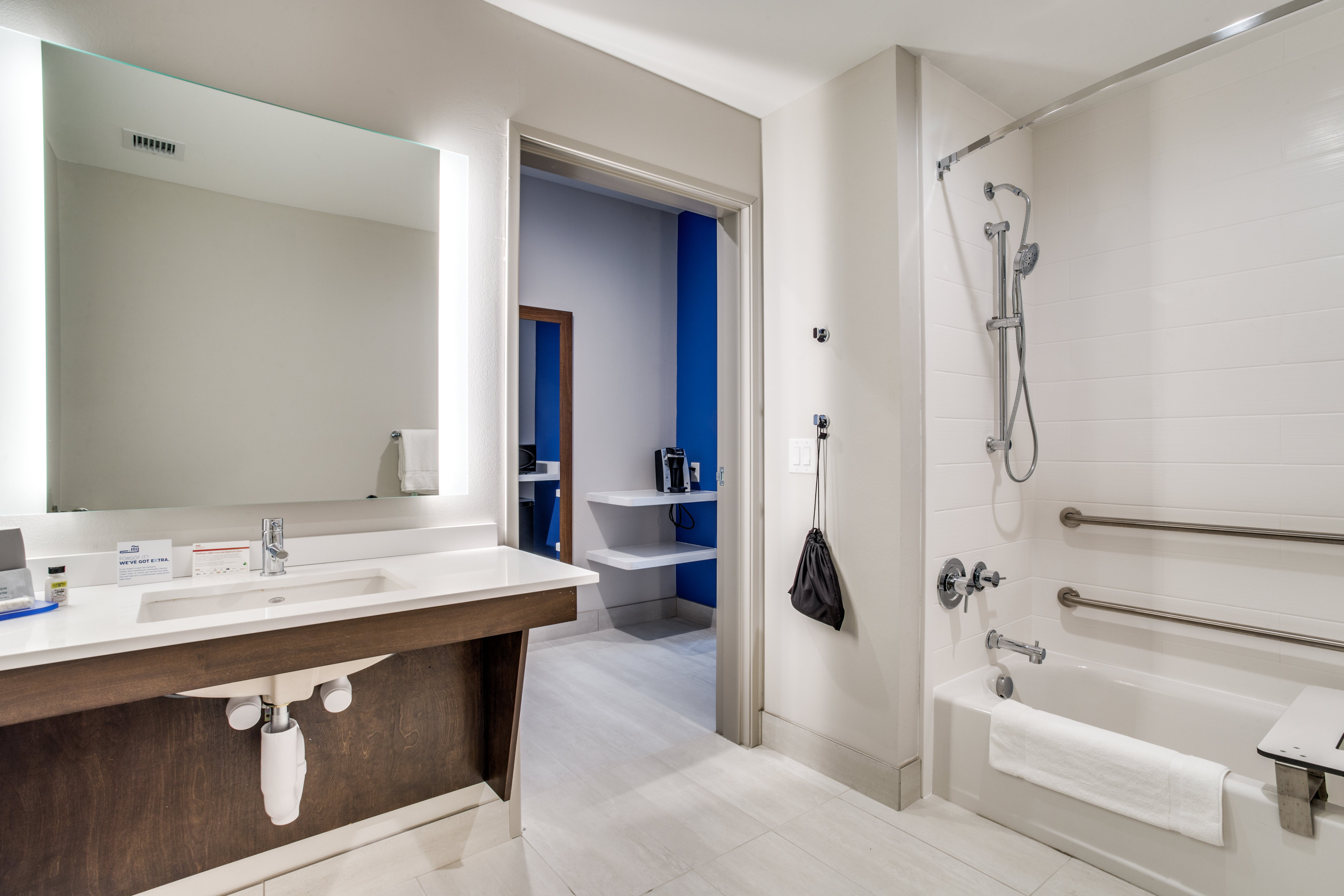 Holiday Inn Express and Suites Denton South 69/71