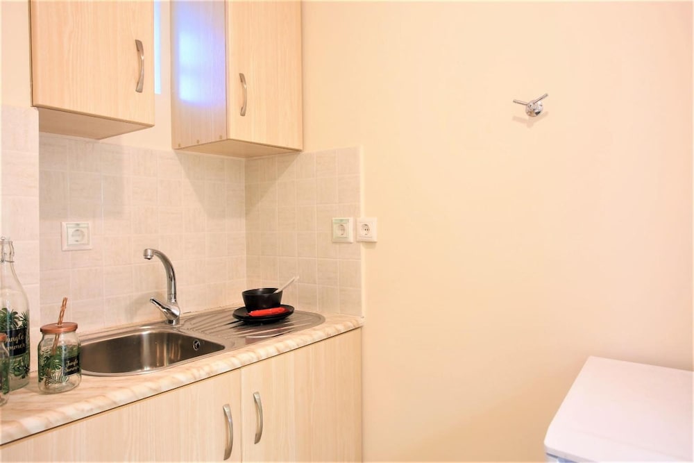 GK Airport Suites 48/49