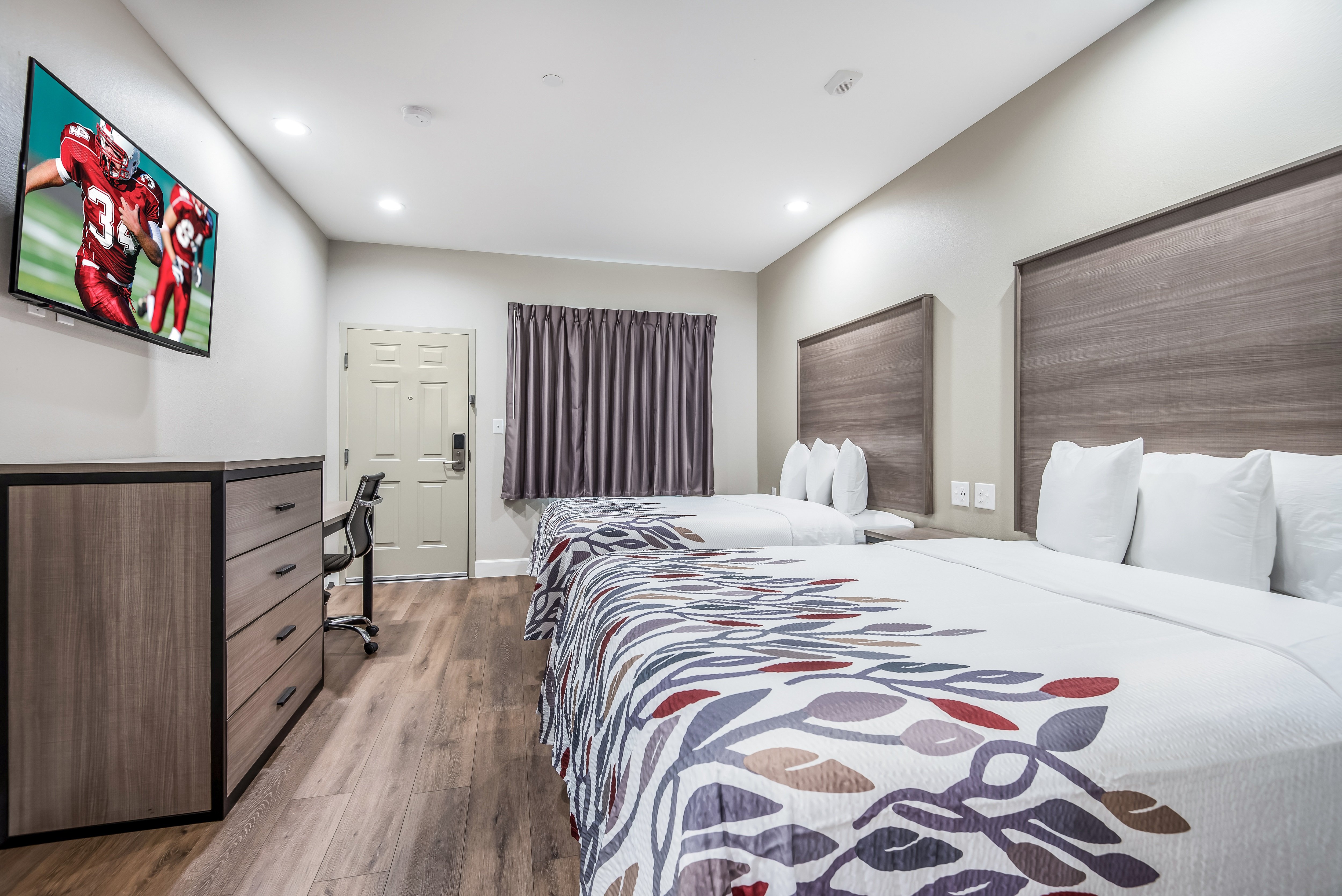 Deluxe, 2 Queen Beds, Kitchenette, Accessible