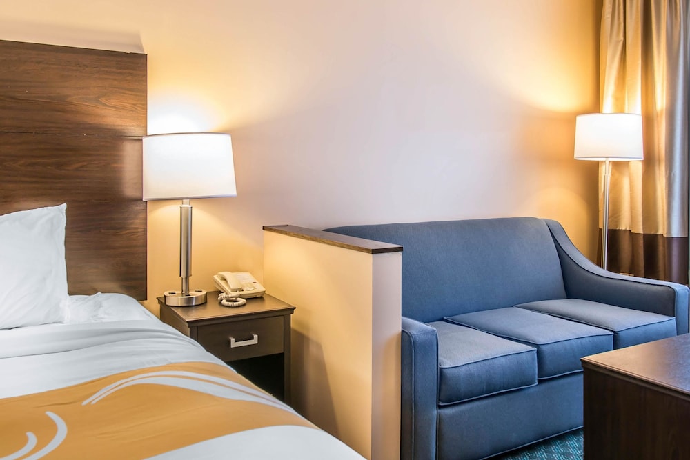 Quality Inn & Suites Houghton Downtown 18/50