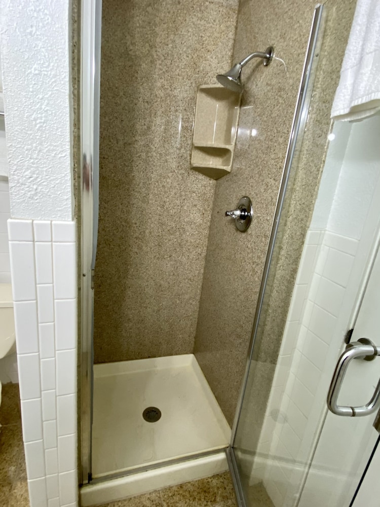 Geary Parkway Motel 37/72