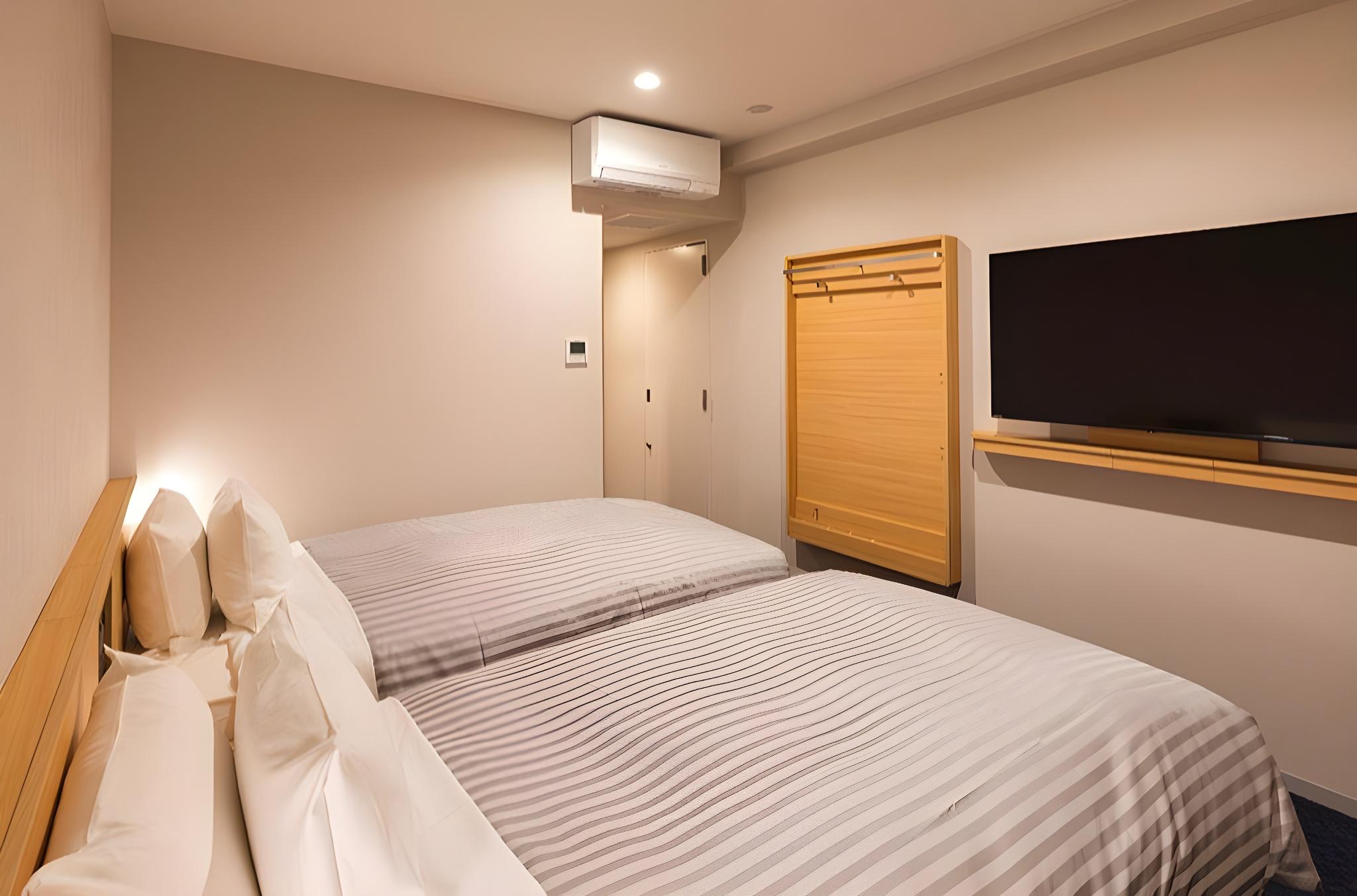 Connecting, 4 Beds