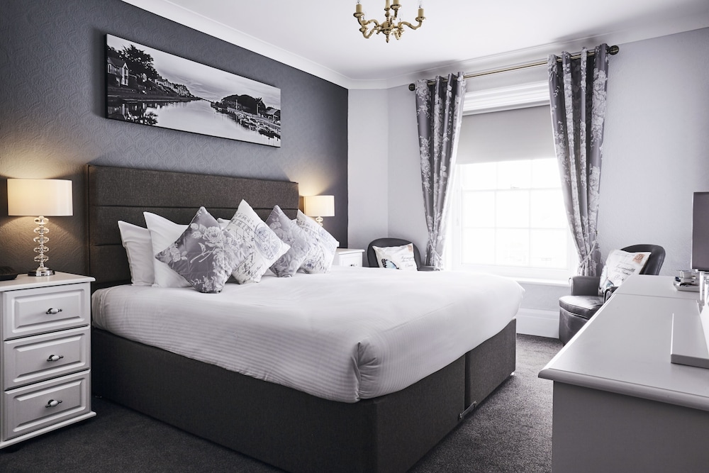 The Falcon Hotel 17/50