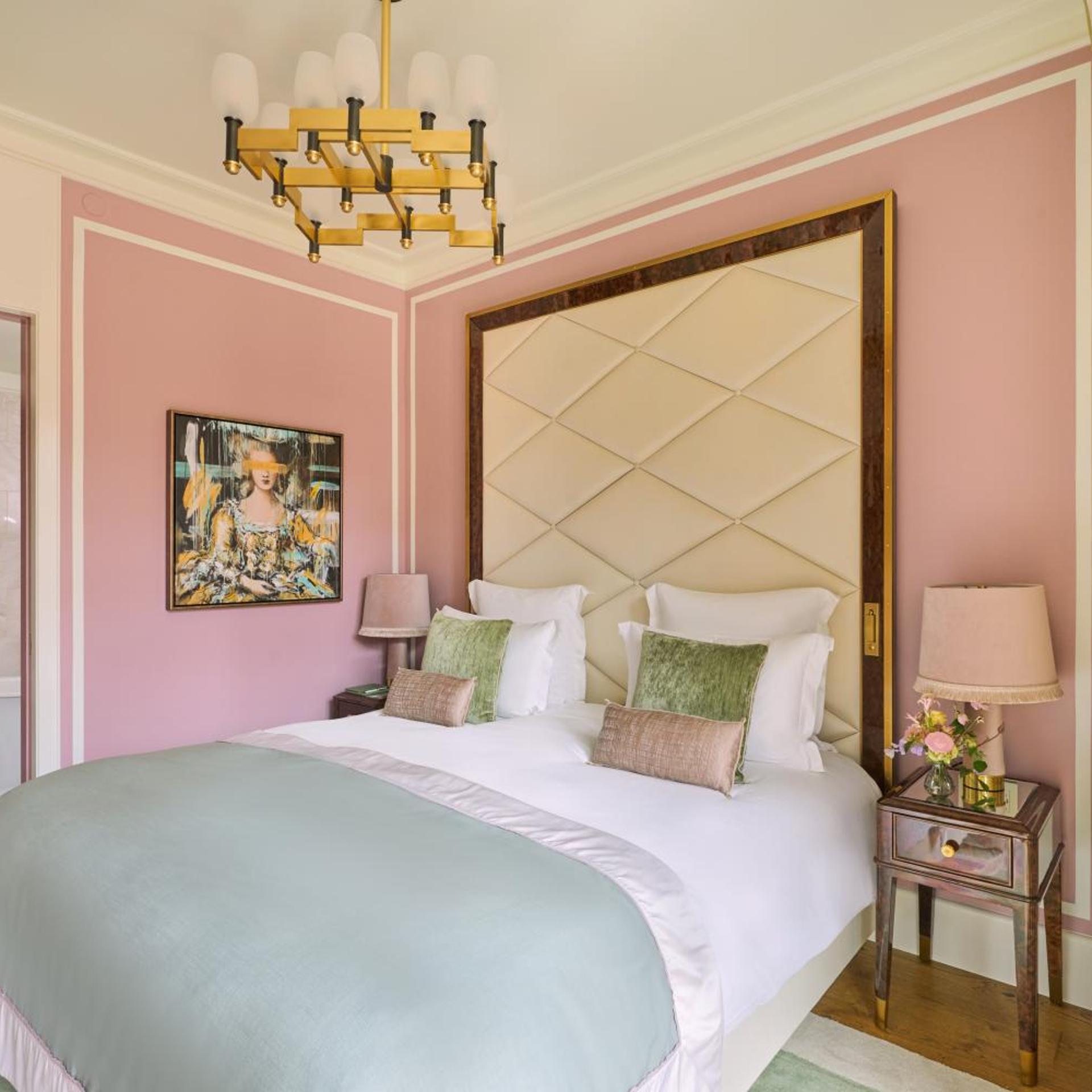 SUITE, RIVER VIEW, CORNER