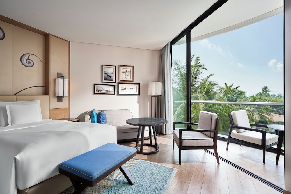 CLASSIC, KING BED, OCEAN VIEW, BALCONY