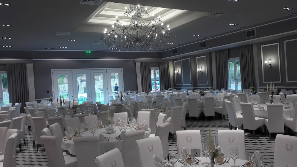 Grand Meteora Hotel 54/60