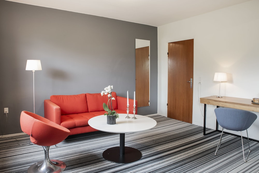 Ostergaards Hotel 50/75