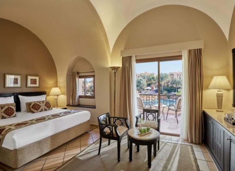SUPERIOR POOL VIEW ROOM