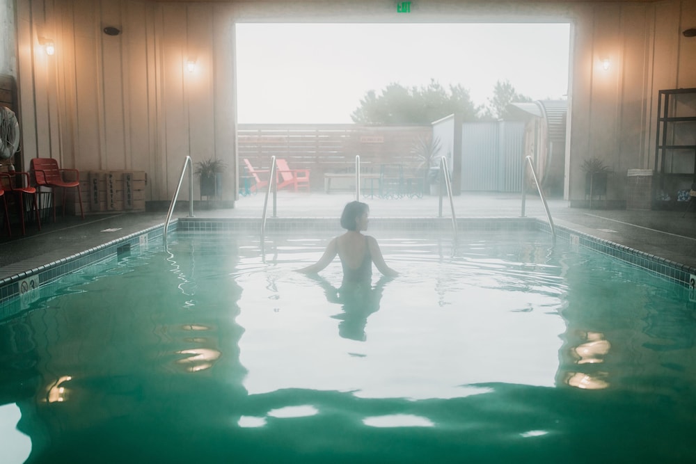 Adrift Hotel 25/50